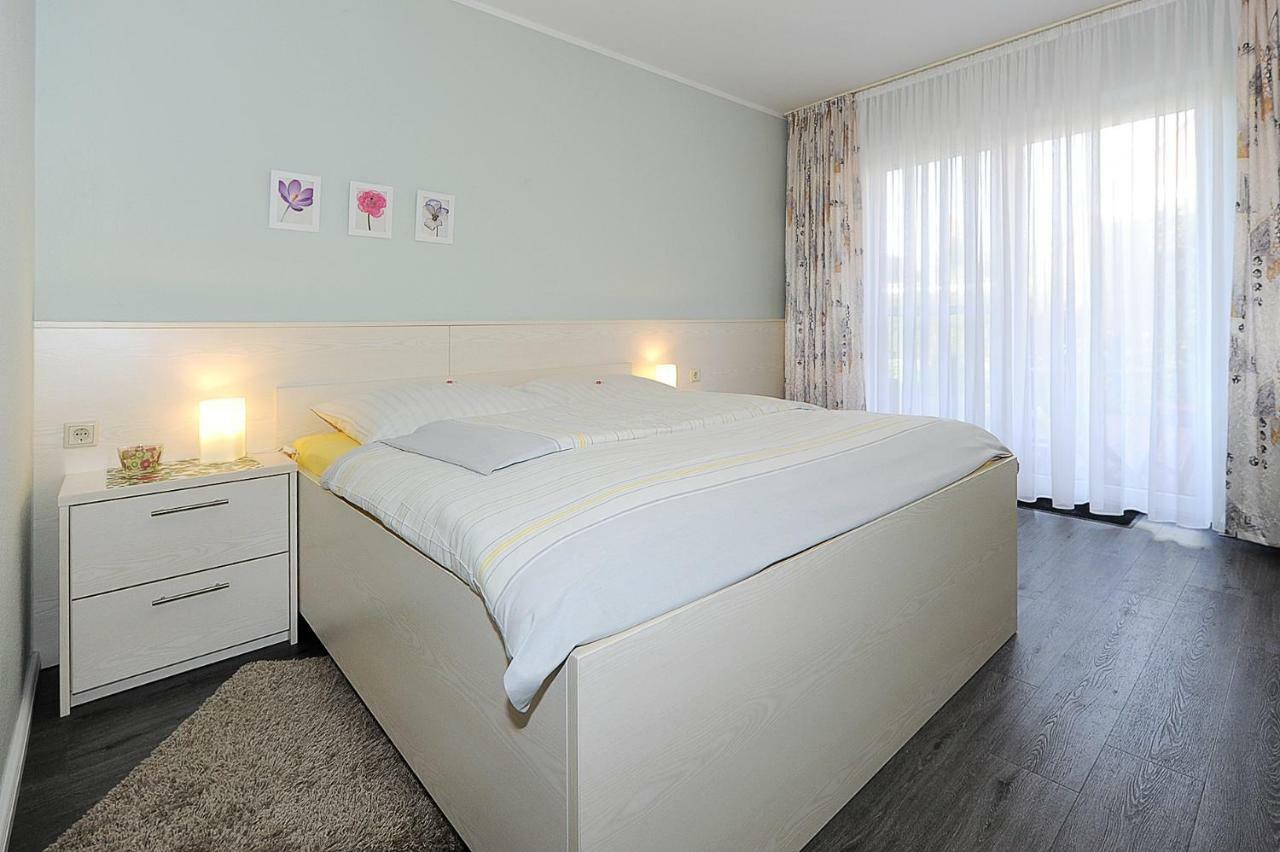 Hotel Garni Haus Am Meer Neuharlingersiel Esterno foto