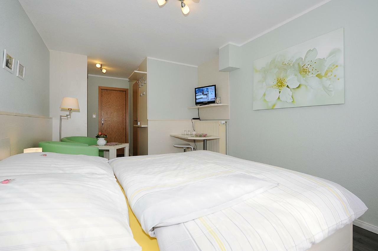 Hotel Garni Haus Am Meer Neuharlingersiel Esterno foto